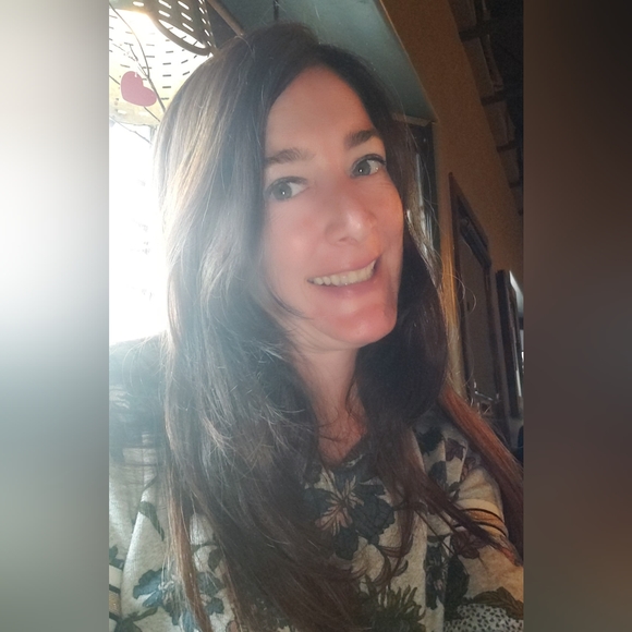 Meet your Posher, Daniela - Picture 2 of 2